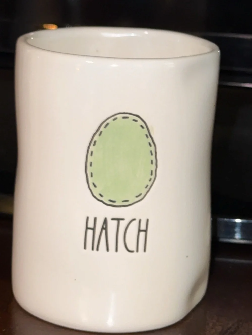 NWT RAE DUNN CERAMIC WHITE SCENTED EASTER/SPRING/EGG CANDLE 7.7oz SWEET MEADOW